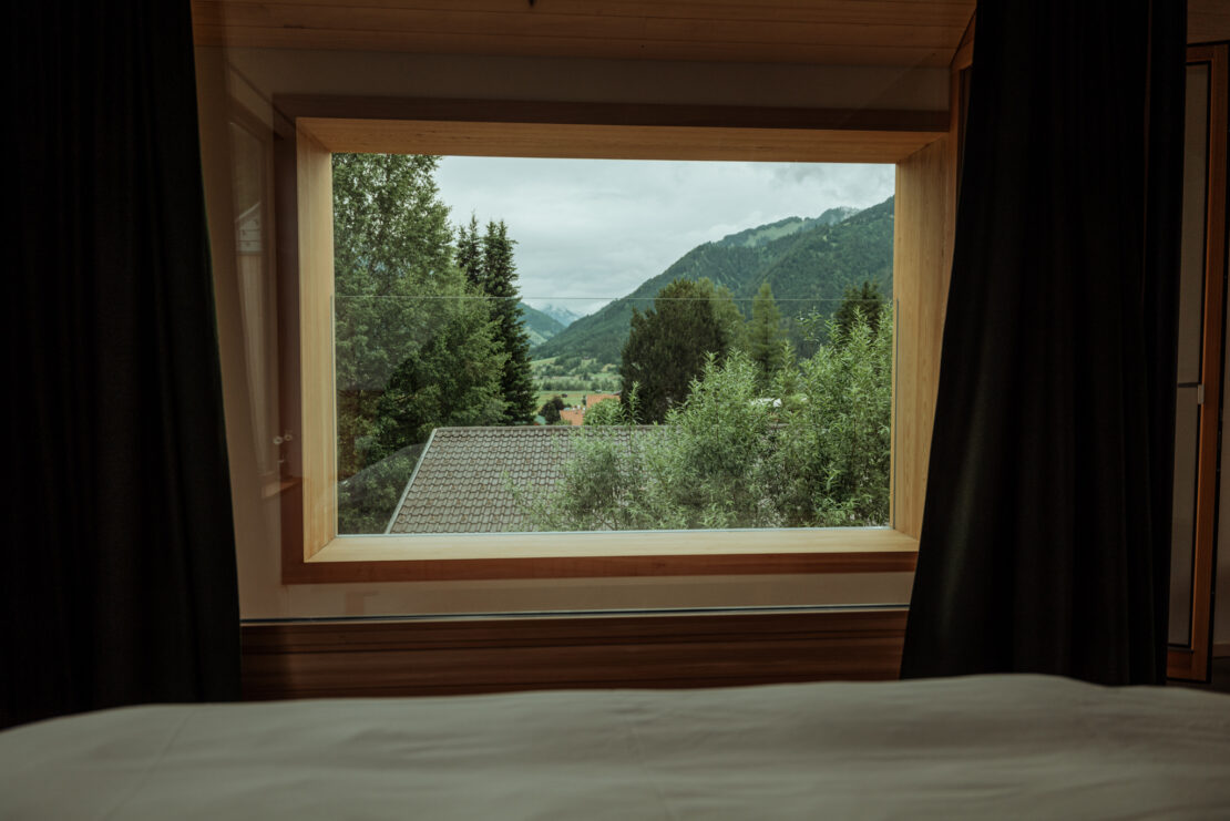 Blick Fenster auf Dorf Ehrwald