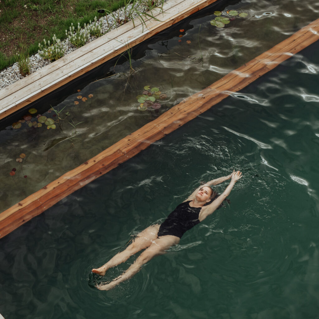 Längenziehen im 10-Meter-Schwimmteich