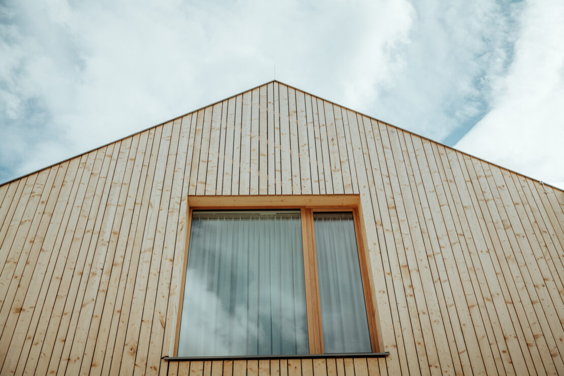 Aerli House with pitched roof and wooden façade made of spruce and large panoramic windows