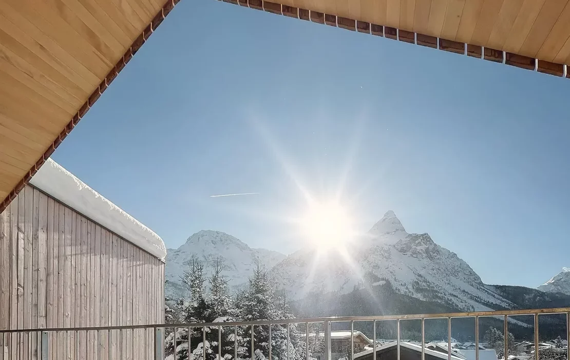 View from the balcony of the Aerli designer holiday home with wooden façade onto the striking Sonnenspitze mountain