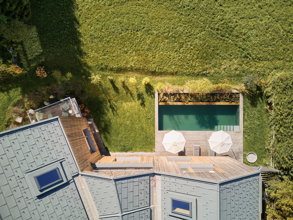 Bird's-eye view of the Aerli designer holiday home with garden, sun terrace and natural pool